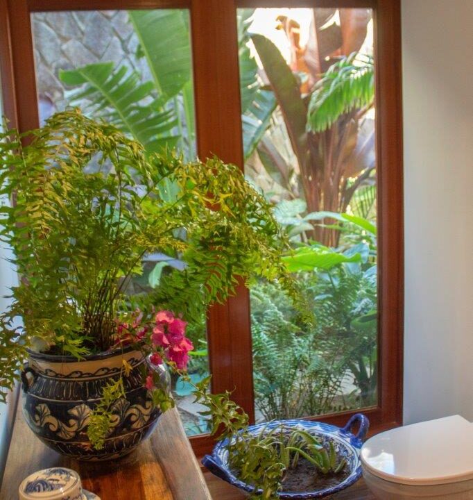 06942841-2057-9856-23FF-EB0FA56AD153_Guest-bathroom