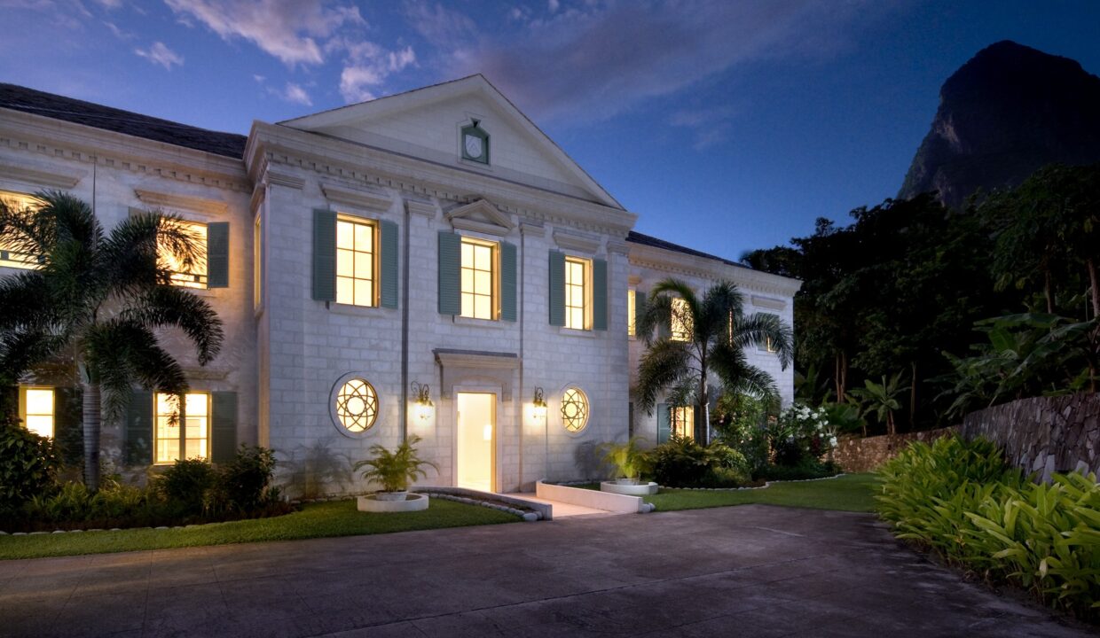 549BFEA3-4066-A809-91CA-933AD3A31FE8_GABRIEL-HOUSE-ST-LUCIA-FRONT-EXT-TWILIGHT