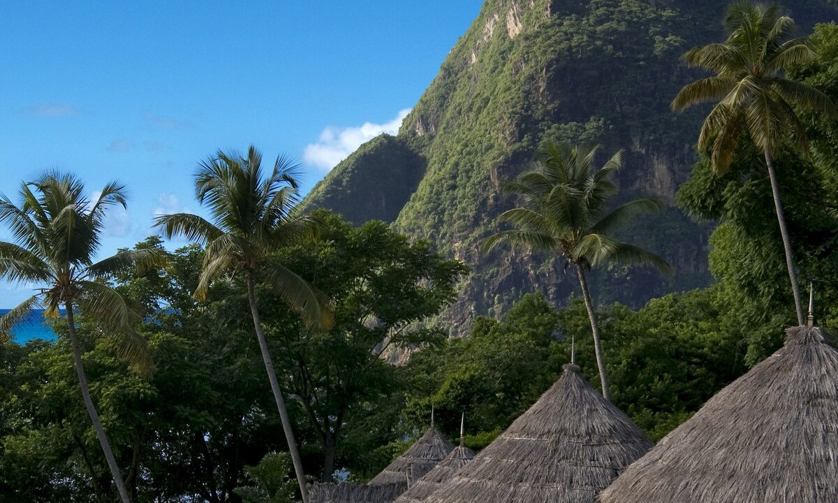 CCED52BD-FB04-1D7E-ED00-343DABCE0C82_GABRIEL-HOUSE-ST-LUCIA-PITON-OVER-POOL-VERT