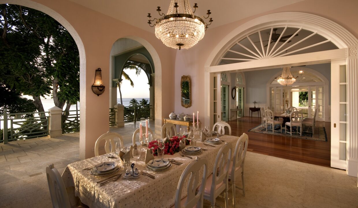 D81C1B86-CC5E-C6C3-462D-E9C15E7B55D0_GABRIEL-HOUSE-ST-LUCIA-DINE-OUTSIDE