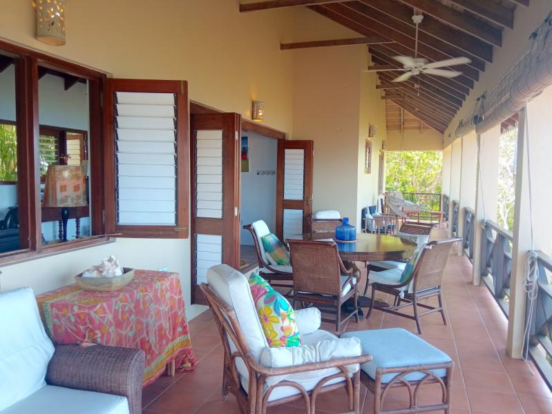 DCC2C996-1E74-3D24-C286-2B07B1EAD41D_770_39